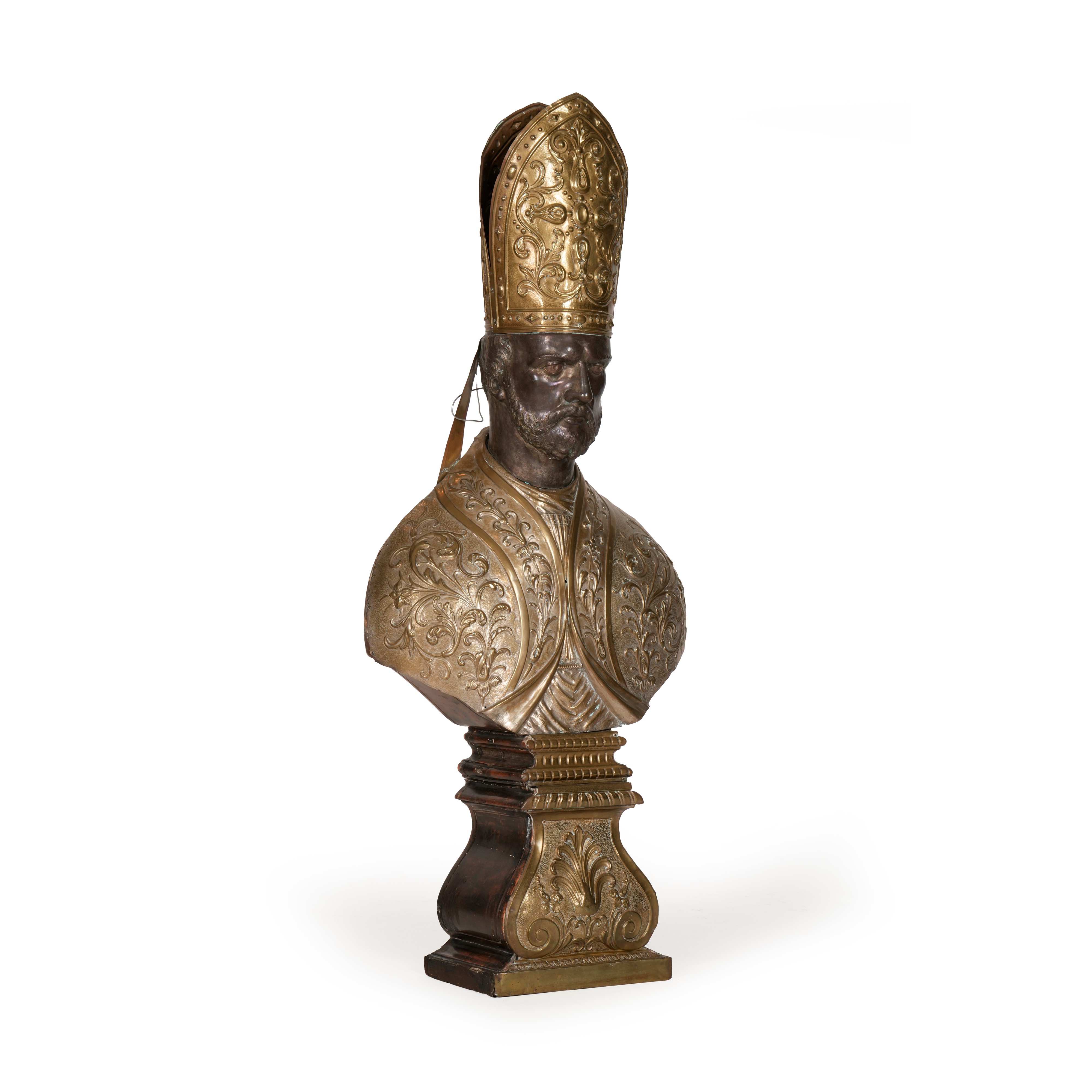 Arte barocca italiana del XVIII secolo, Busto di santo vescovo in rame sbalzato e dorato