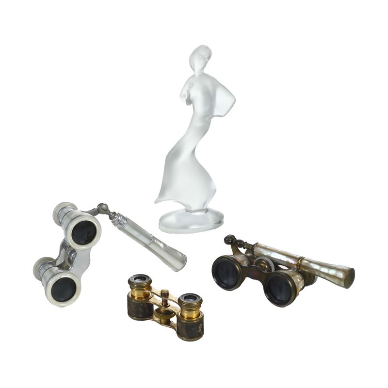 Lotto di una scultura in vetro e tre binocoli  - Asta Dimore Italiane TIME - Cambi Casa d'Aste