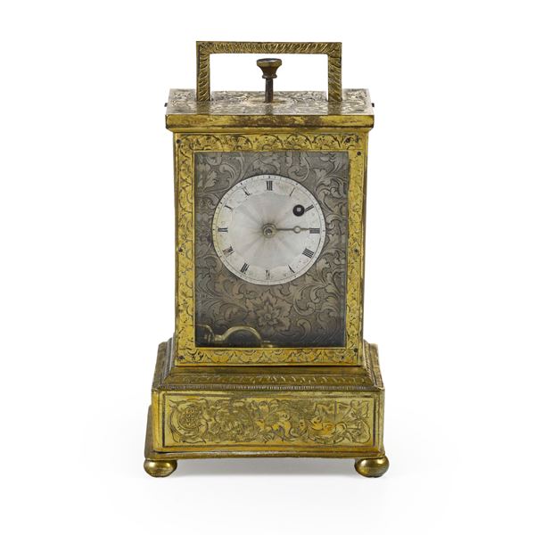 Orologio da viaggio in ottone inciso. XIX secolo