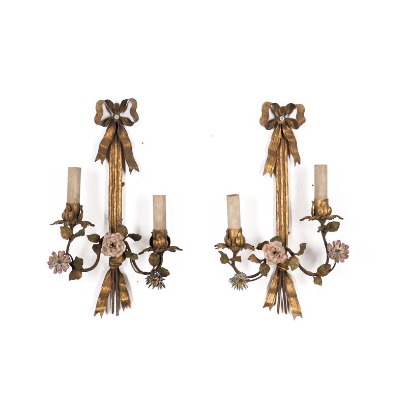 Coppia di appliques in bronzo dorato. XX secolo  - Asta Dimore Italiane TIME - Cambi Casa d'Aste