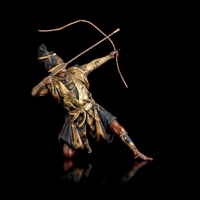 Figura raffigurante Samurai arciere inginocchiato in bronzo, firma incisa "Miao", Giappone, periodo Meiji (1868-1912)  - Asta Fine Asian Works of Art - Cambi Casa d'Aste