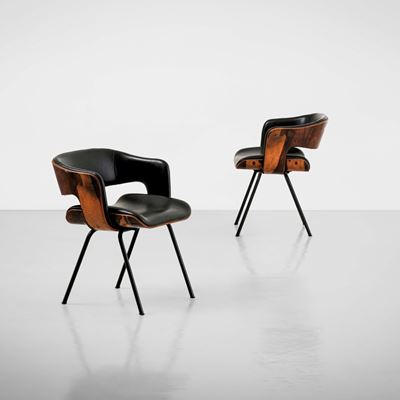 Due poltroncine modello Oxford, legno curvato, rivestimento in skai, metallo tubolare laccato, 19...