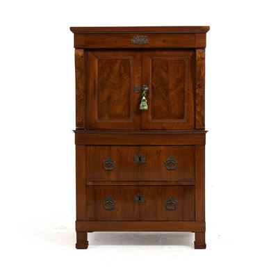 Stipo con ante e cassetti, legno intagliato, cm 92X55X148