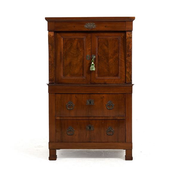 Stipo con ante e cassetti