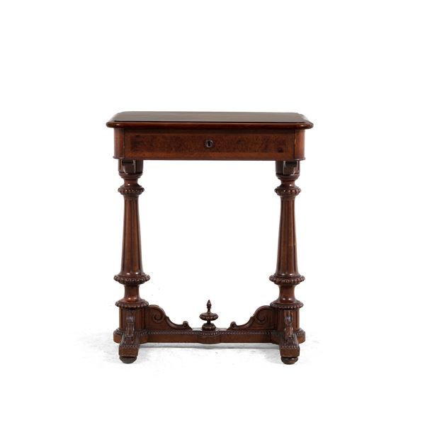 Tavolino da lavoro. XIX secolo