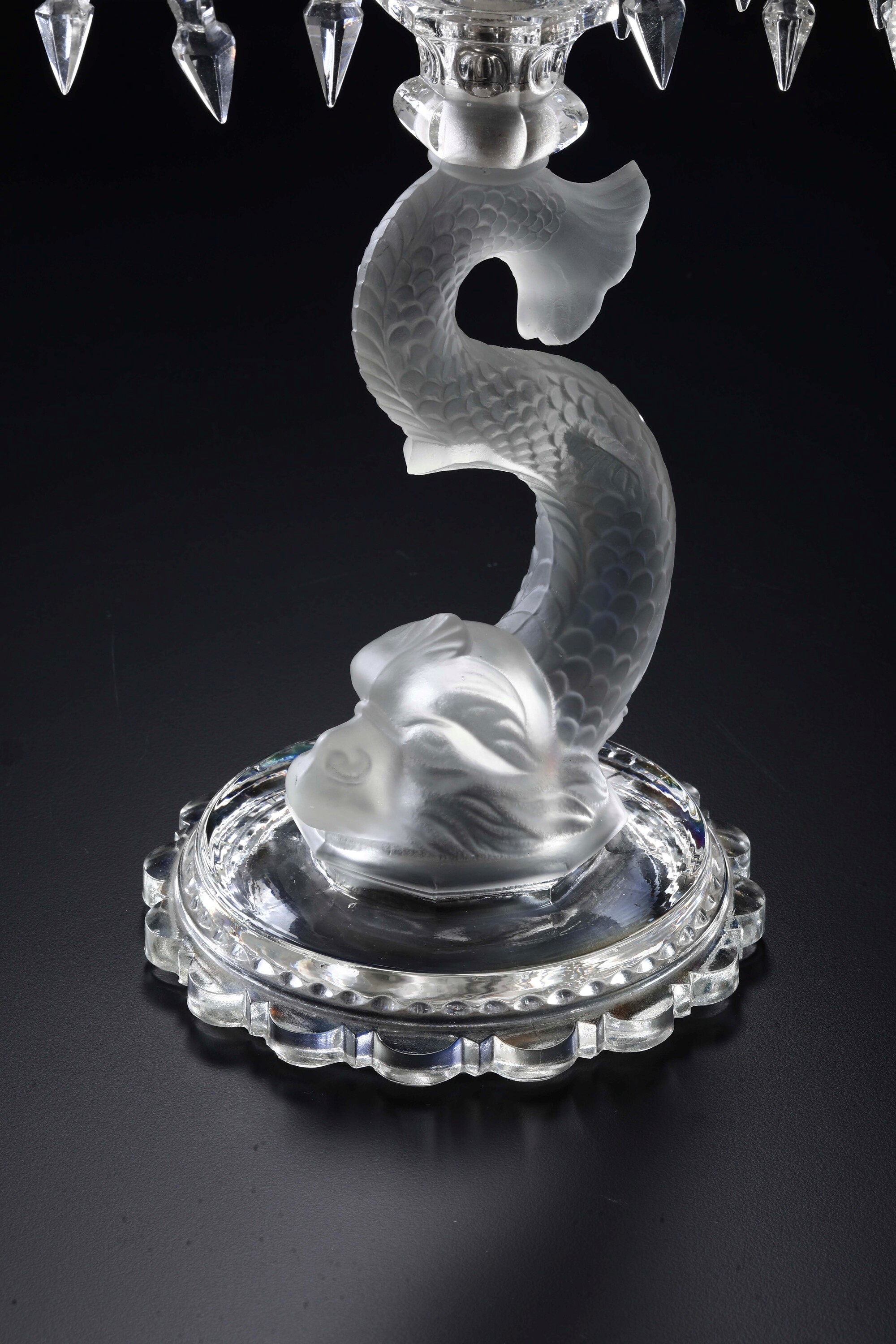 Candelabro “dauphin” Francia, Manifattura Cristallerie di Portieux, XX Secolo