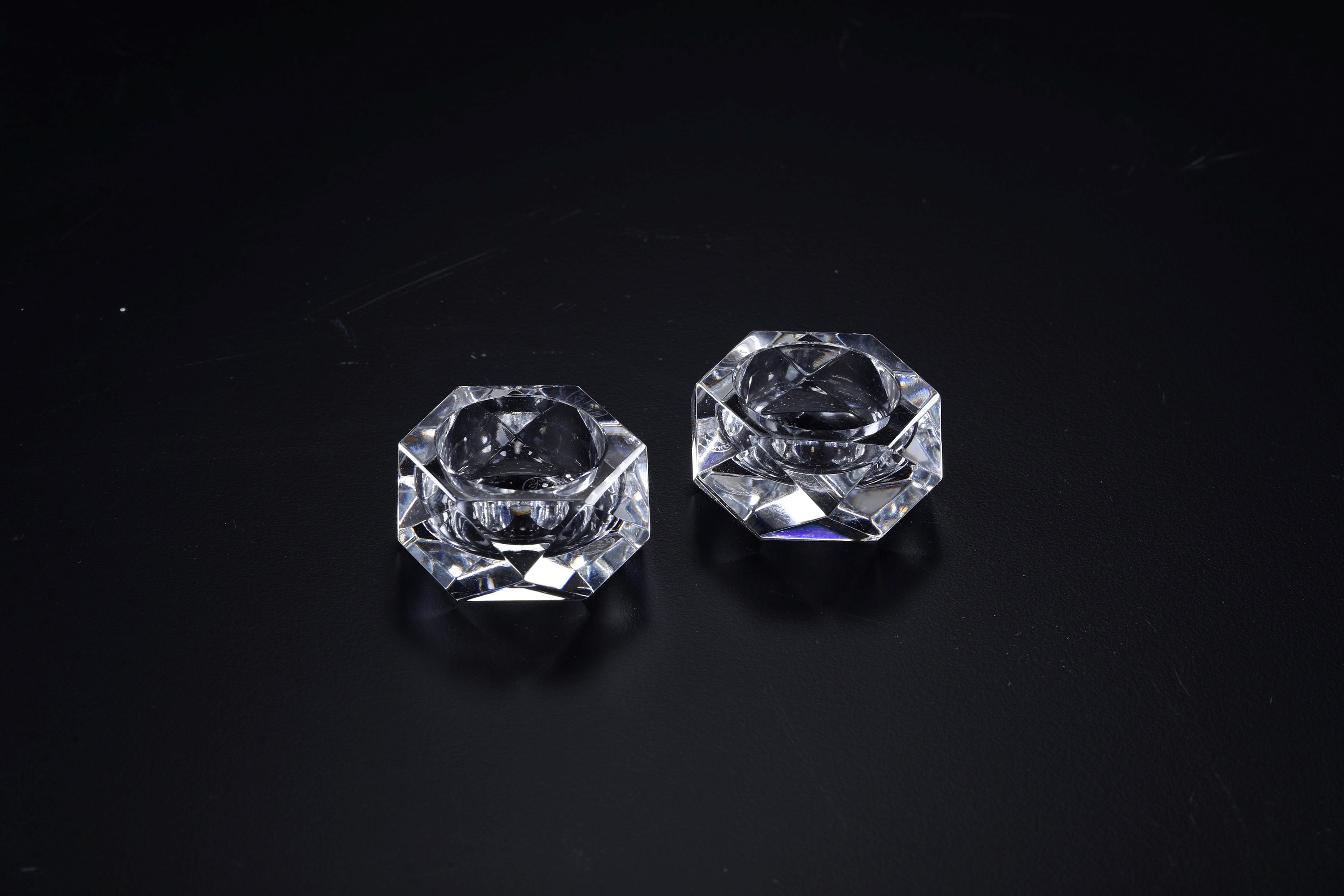 Coppia di saliere. Francia, Manifattura Baccarat, metà del XX secolo circa.