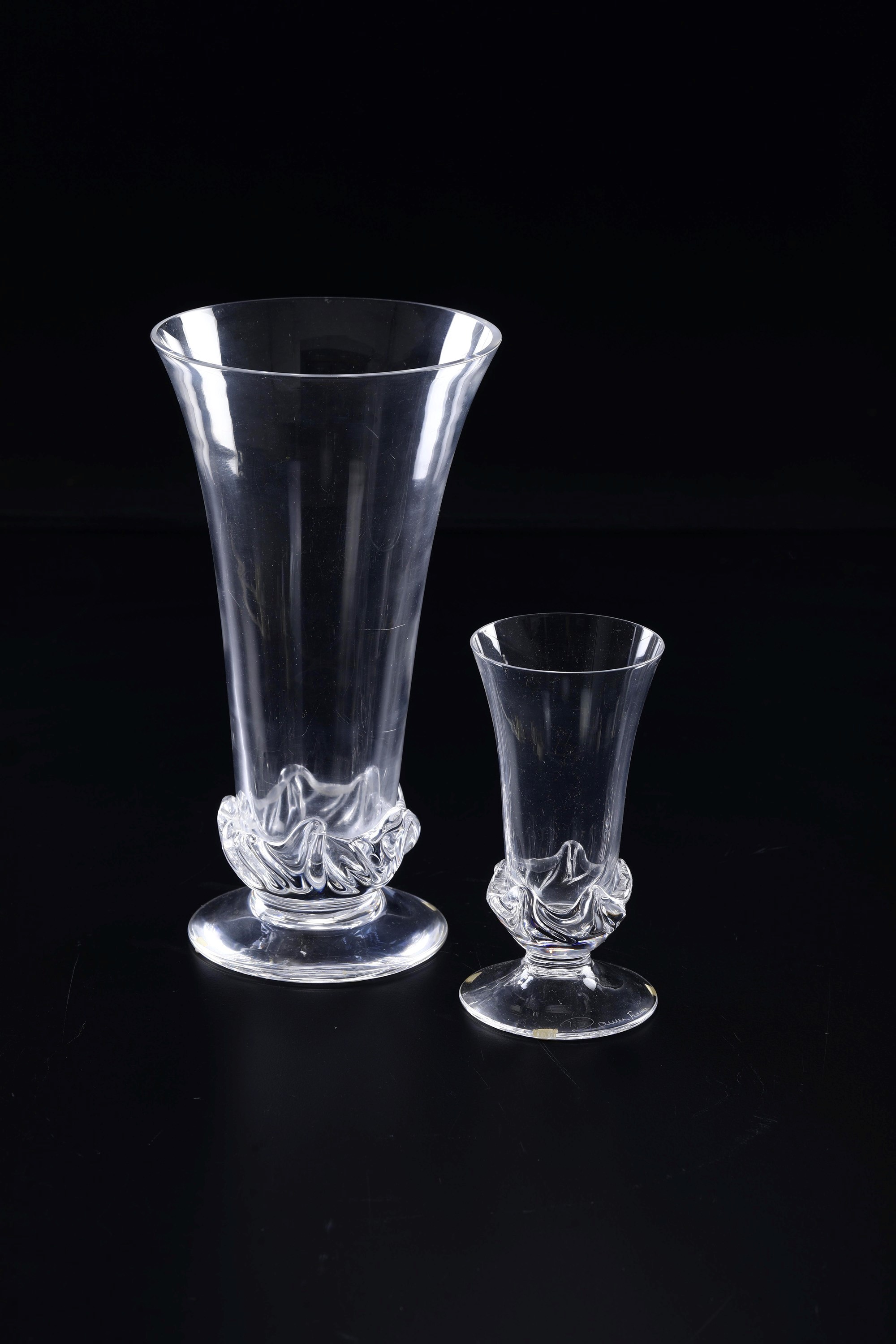 Manifattura Daum, Vaso e vasetto in cristallo inciso, XX secolo
