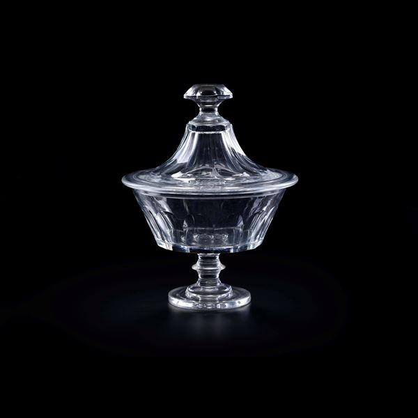 Coppa con coperchio. Francia, Manifattura Baccarat, 1900 circa.