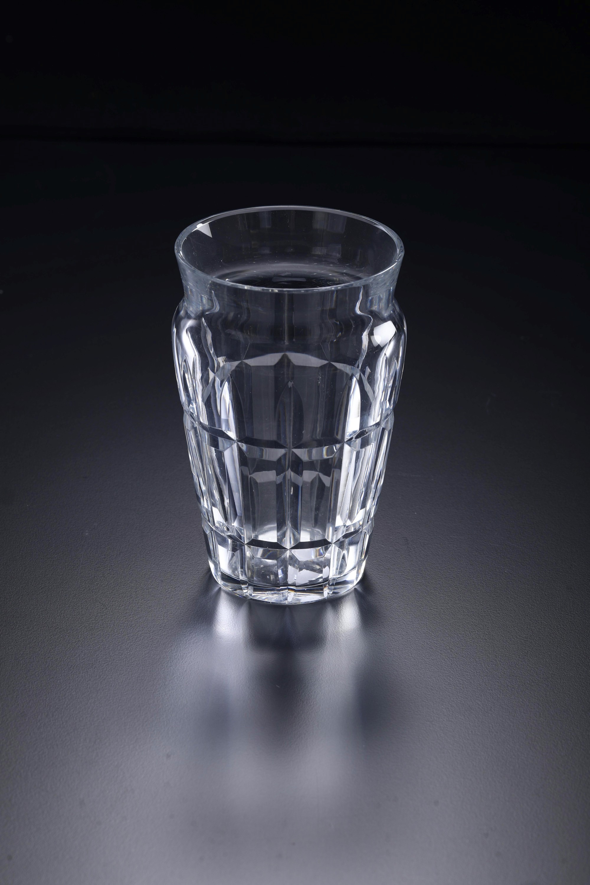 Francia, Manifattura Baccarat, Vaso in cristallo inciso “Baccarat France” (XX secolo)