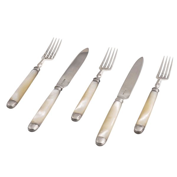 Set di posate da dessert in argento e madreperla, Londra 1828 e 1846