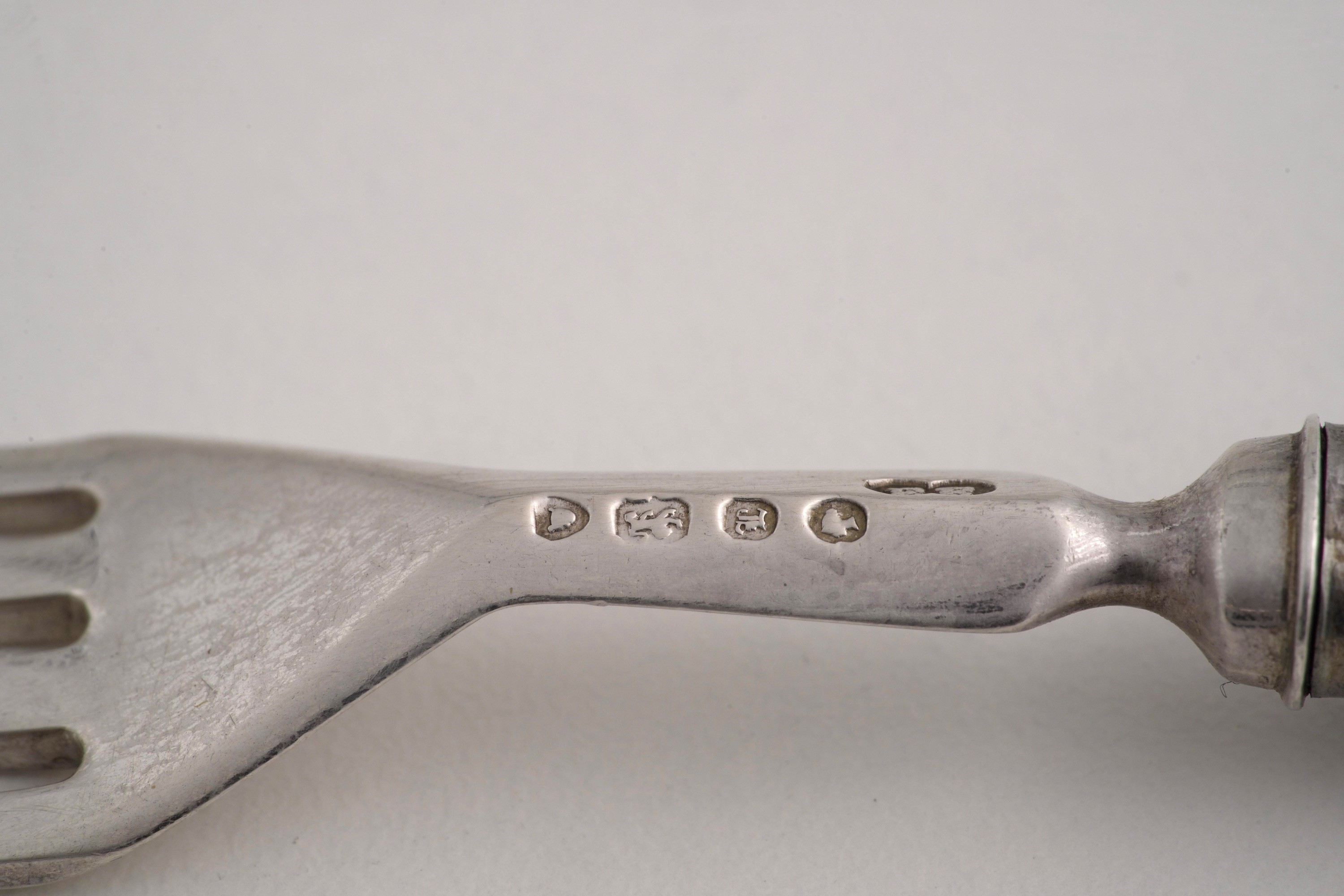 Set di Posate da Dessert in Argento e Madreperla, Londra 1828 e 1846