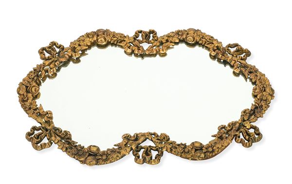 Présentoir a specchio con cornice a motivo floreale. Italia, XX secolo