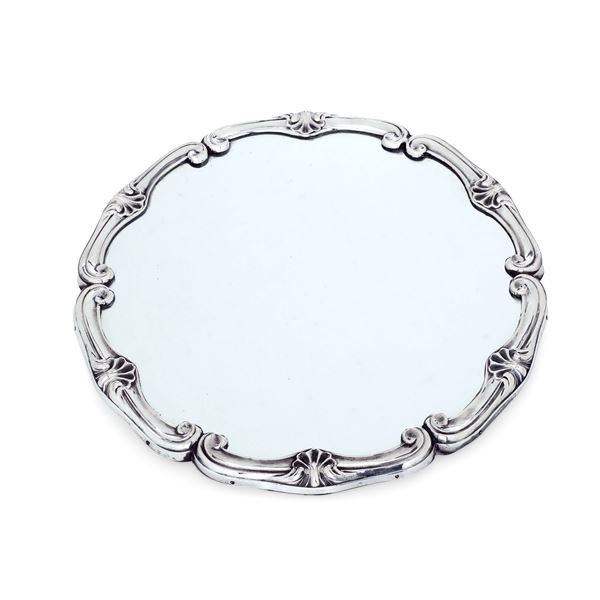 Présentoir a specchio con cornice modanata. Argenteria italiana, marchi in uso dal 1935 al 1945. Argentieri Guerci & C., Alessandria