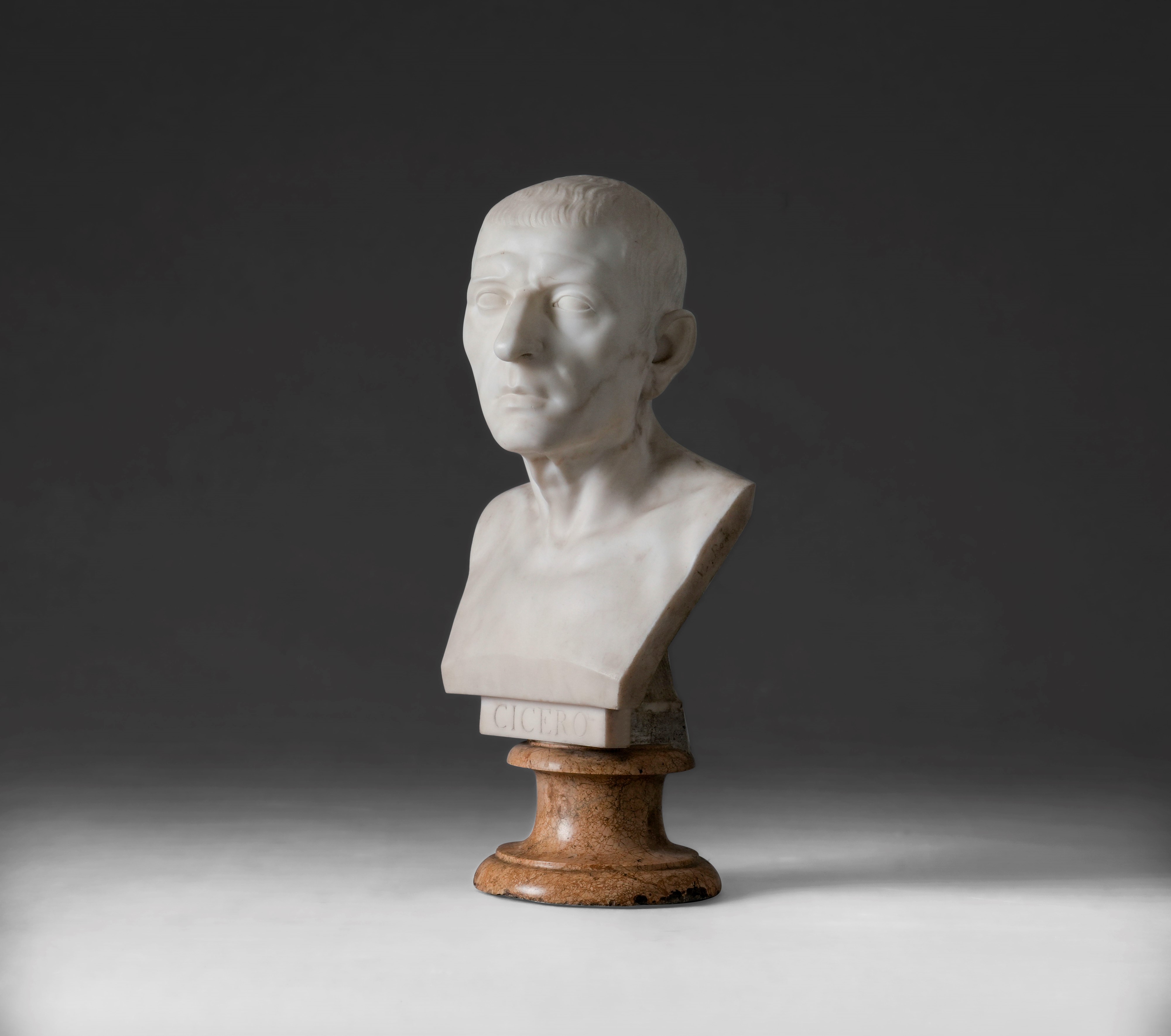 Marco Tullio Cicerone, Scultura in marmo bianco e marmo rosso di Verona, XIX secolo