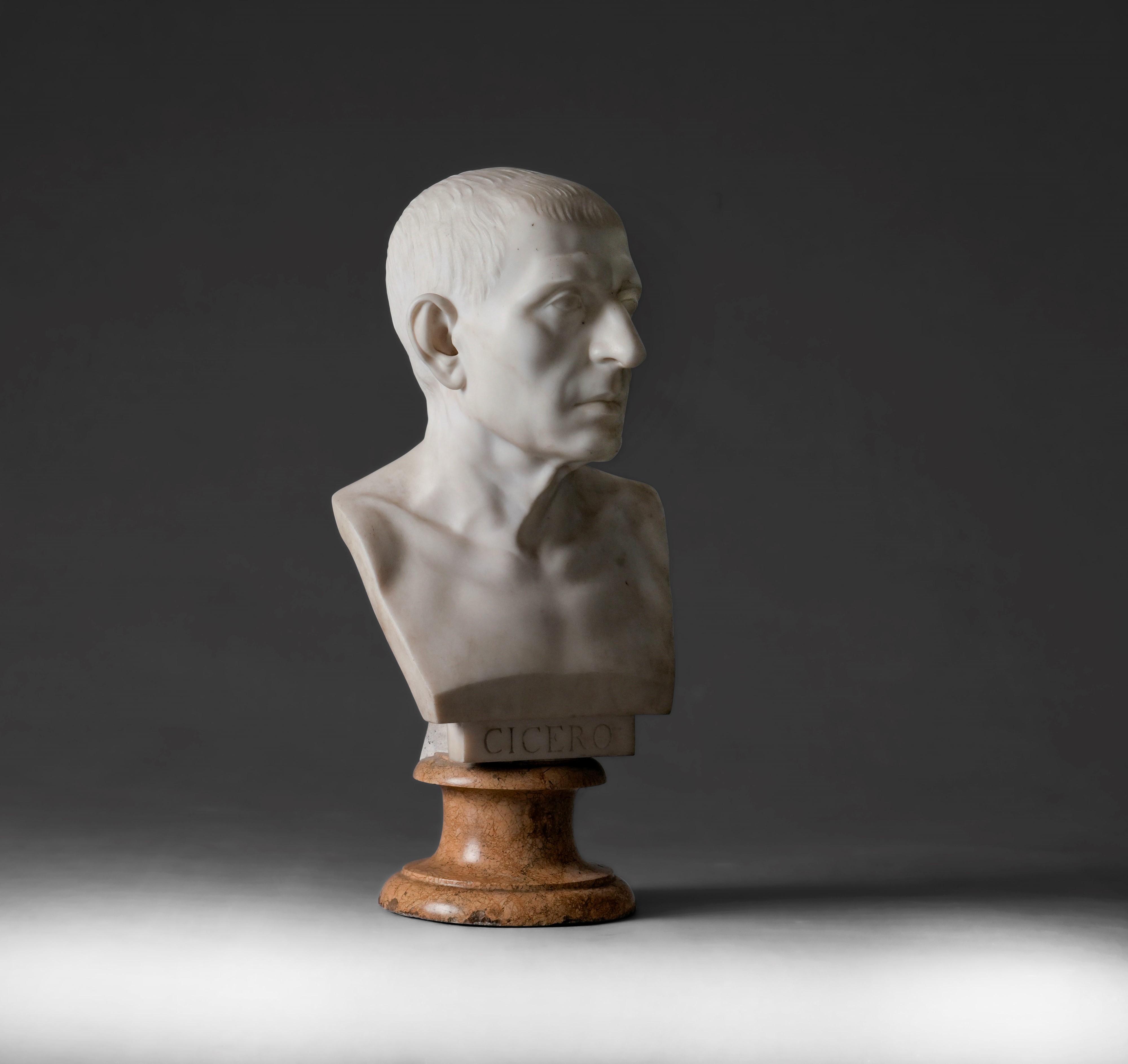 Marco Tullio Cicerone, Scultura in marmo bianco e marmo rosso di Verona, XIX secolo
