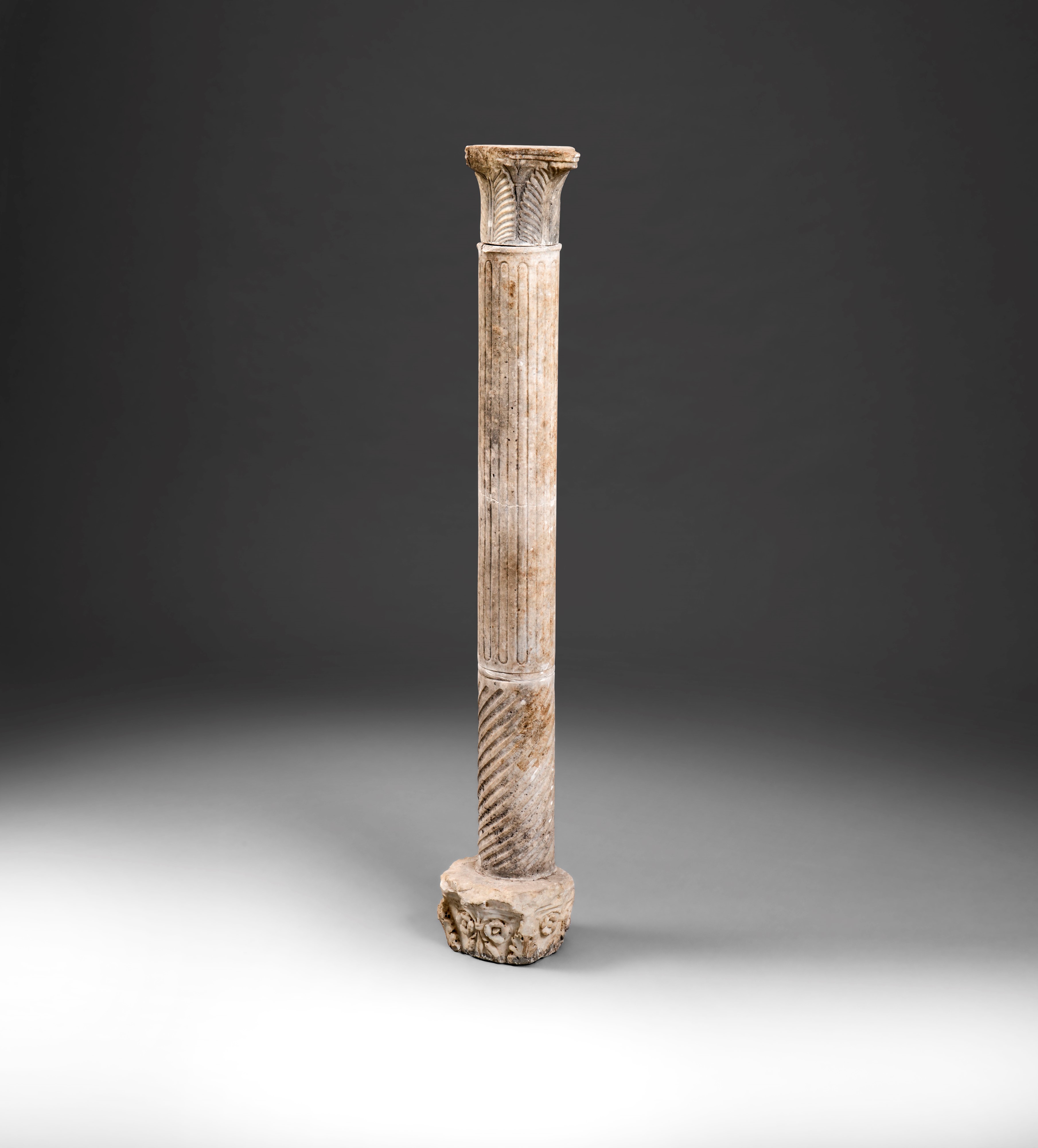 Colonna, marmo con decorazioni rinascimentali, XV-XVI secolo