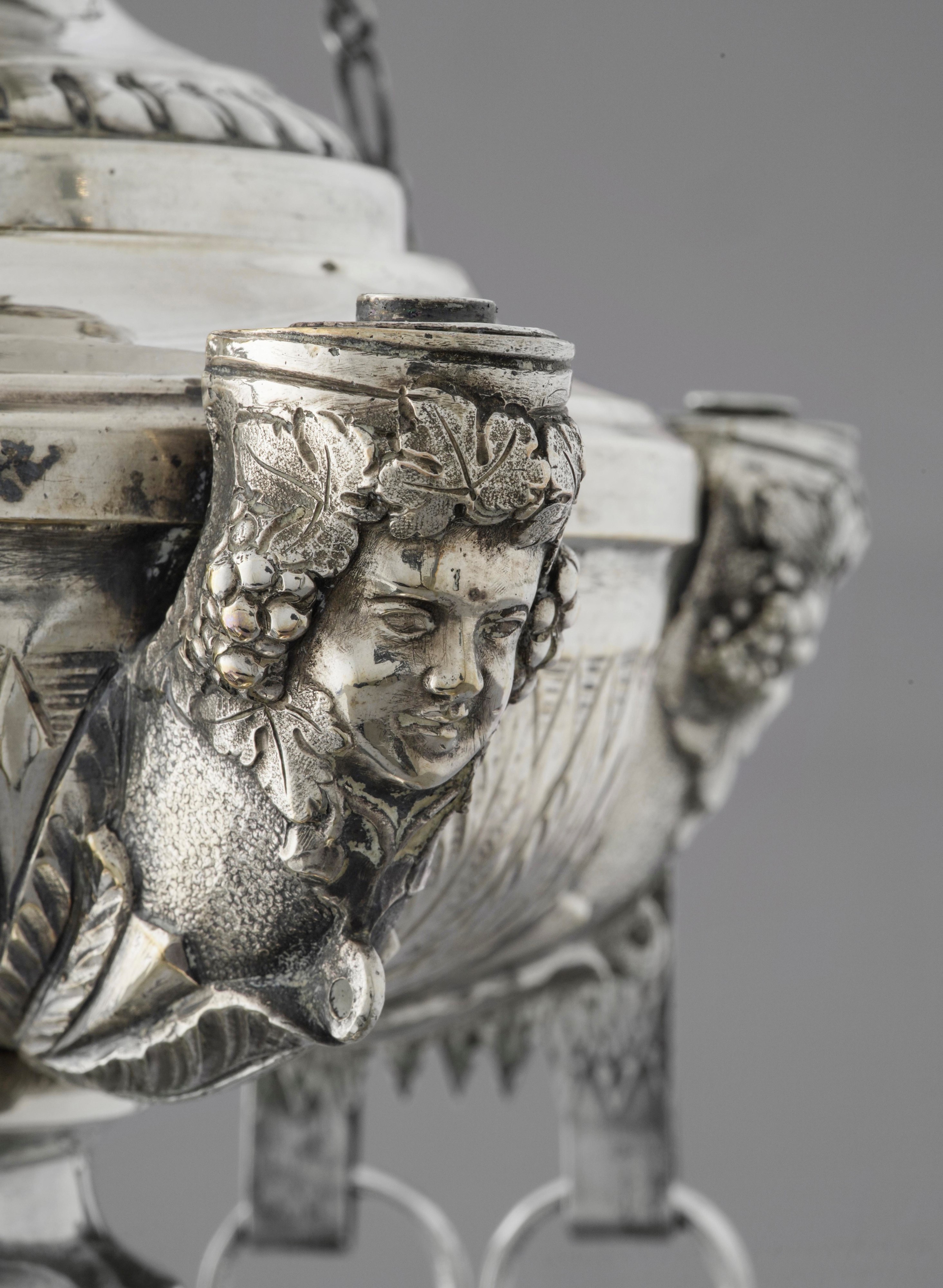Grande lucerna neoclassica, Argento fuso sbalzato e cesellato, Roma XIX secolo