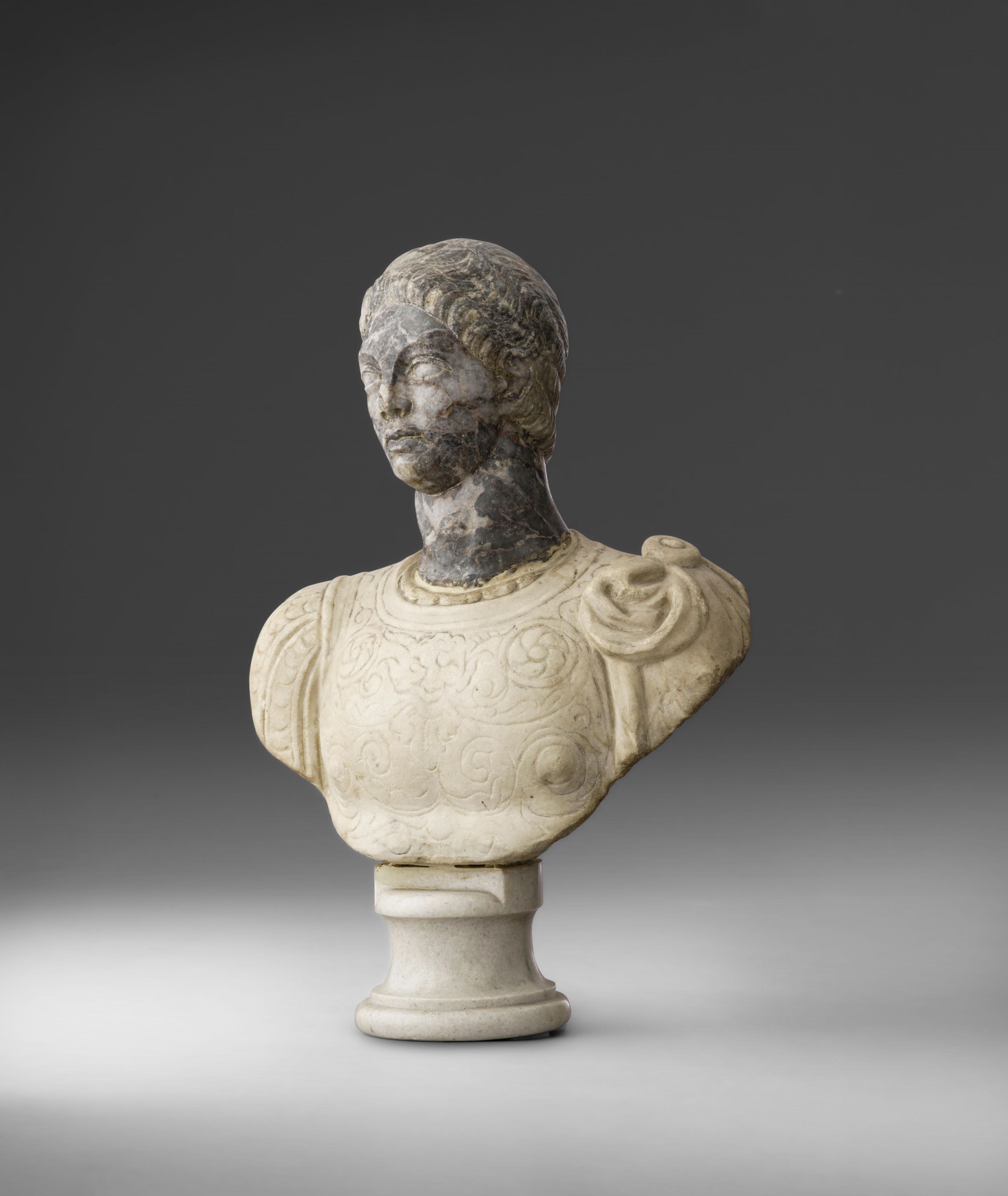 Busto loricato di imperatore (Costantino?), marmo bianco e bigio antico, XVI secolo