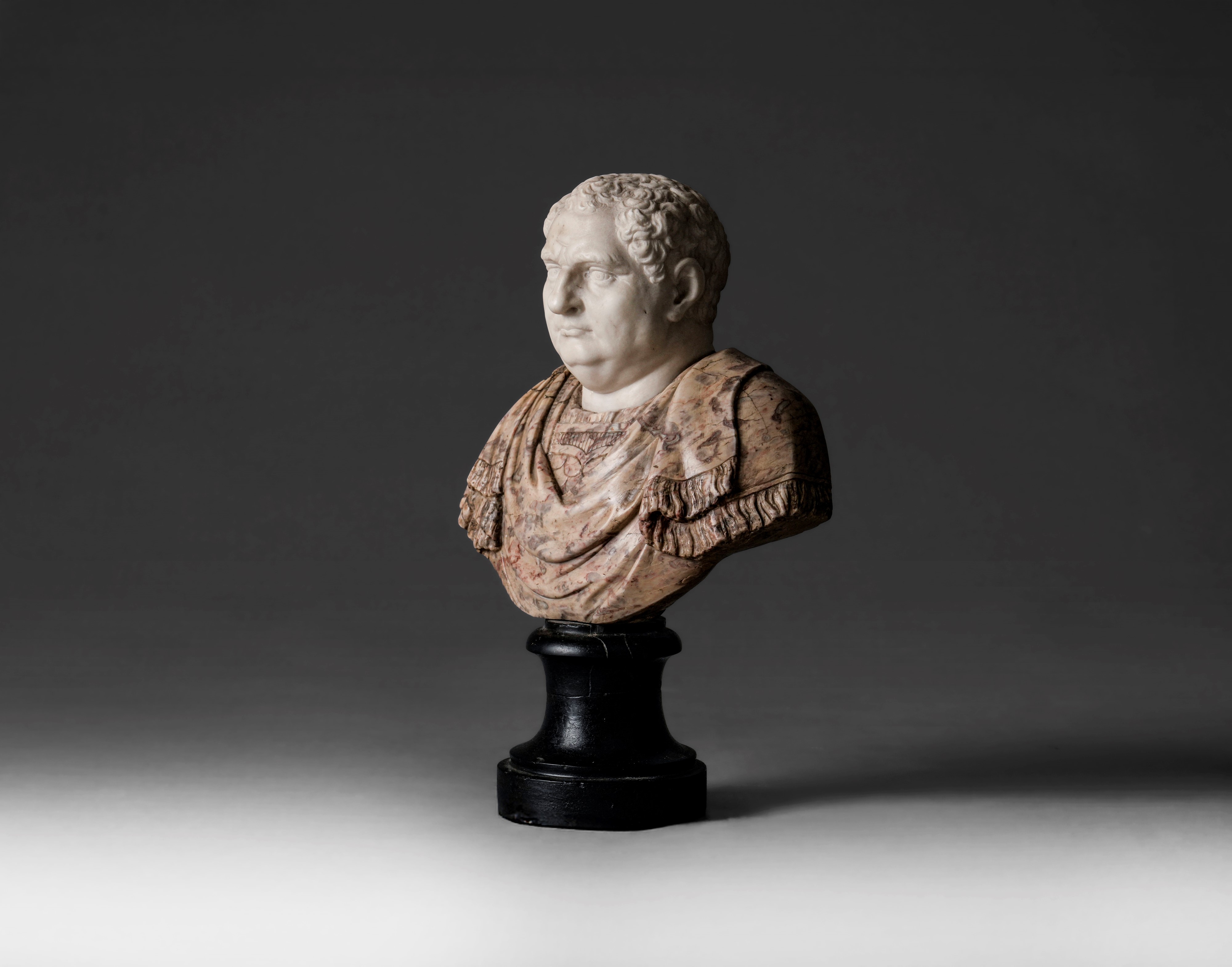 Vitellio, Scultura in marmo bianco e broccatello, XVII-XVIII secolo