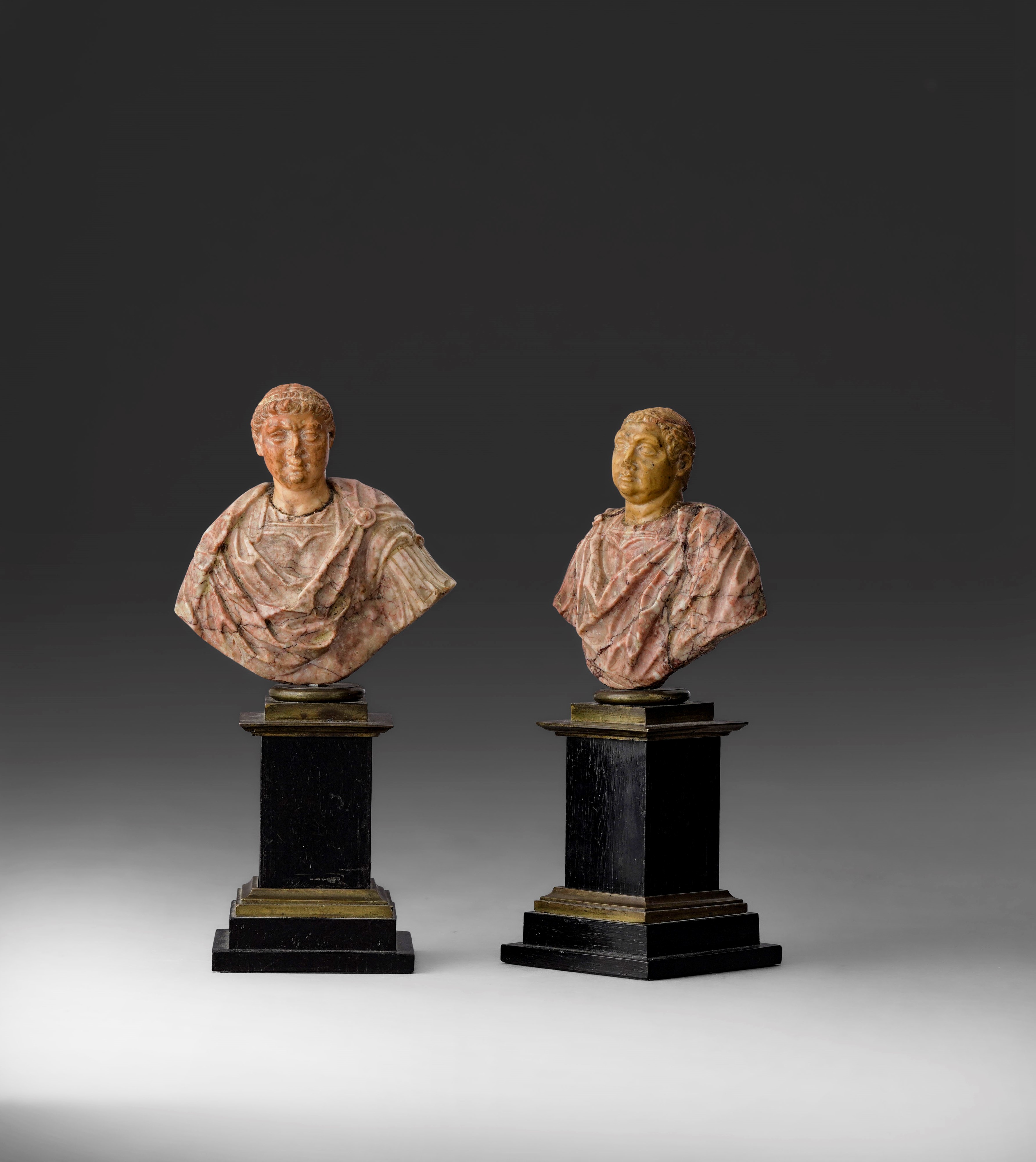 Due busti di imperatori, marmo portasanta e bronzo, arte italiana del XVII secolo