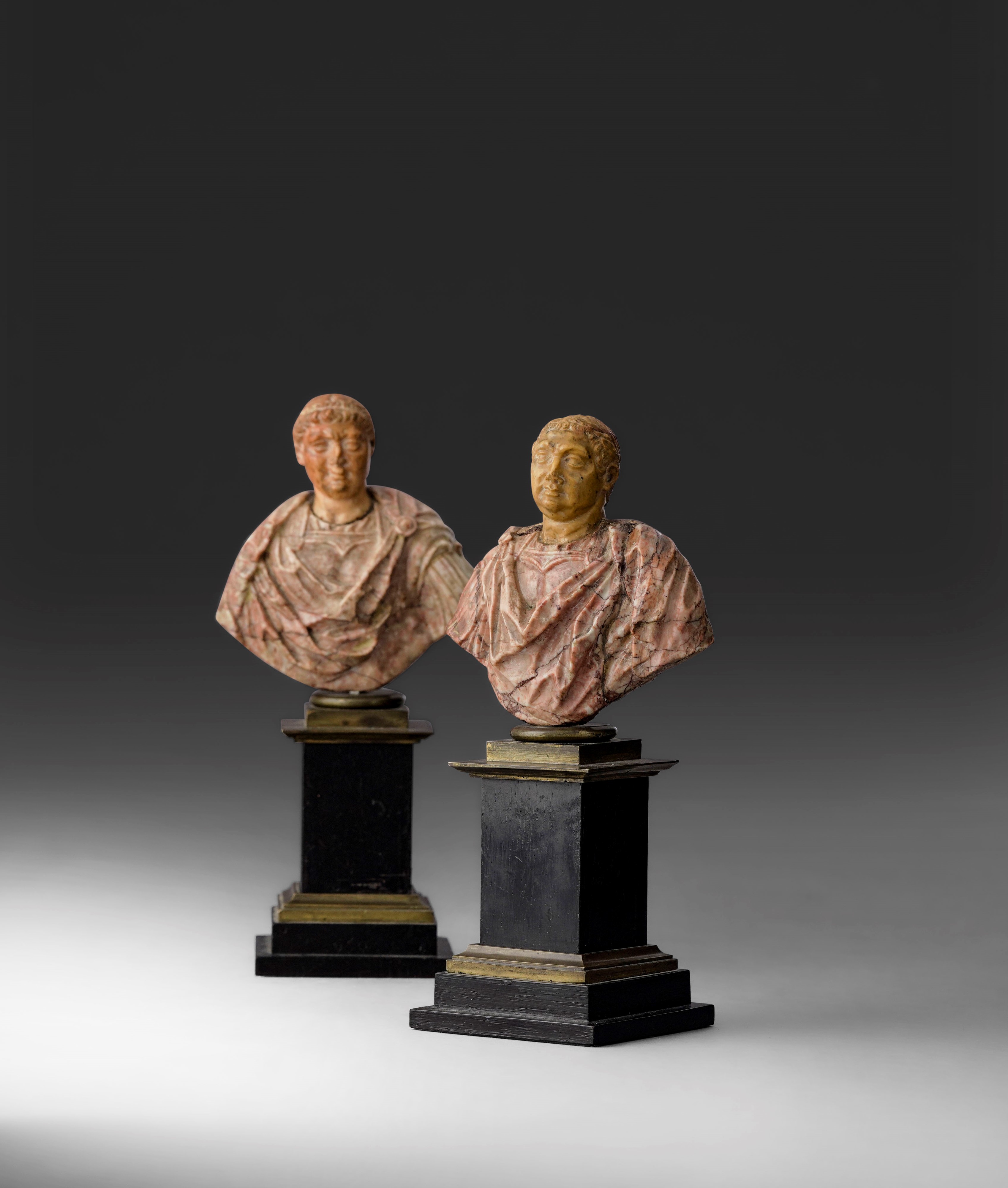 Due busti di imperatori, marmo portasanta e bronzo, arte italiana del XVII secolo