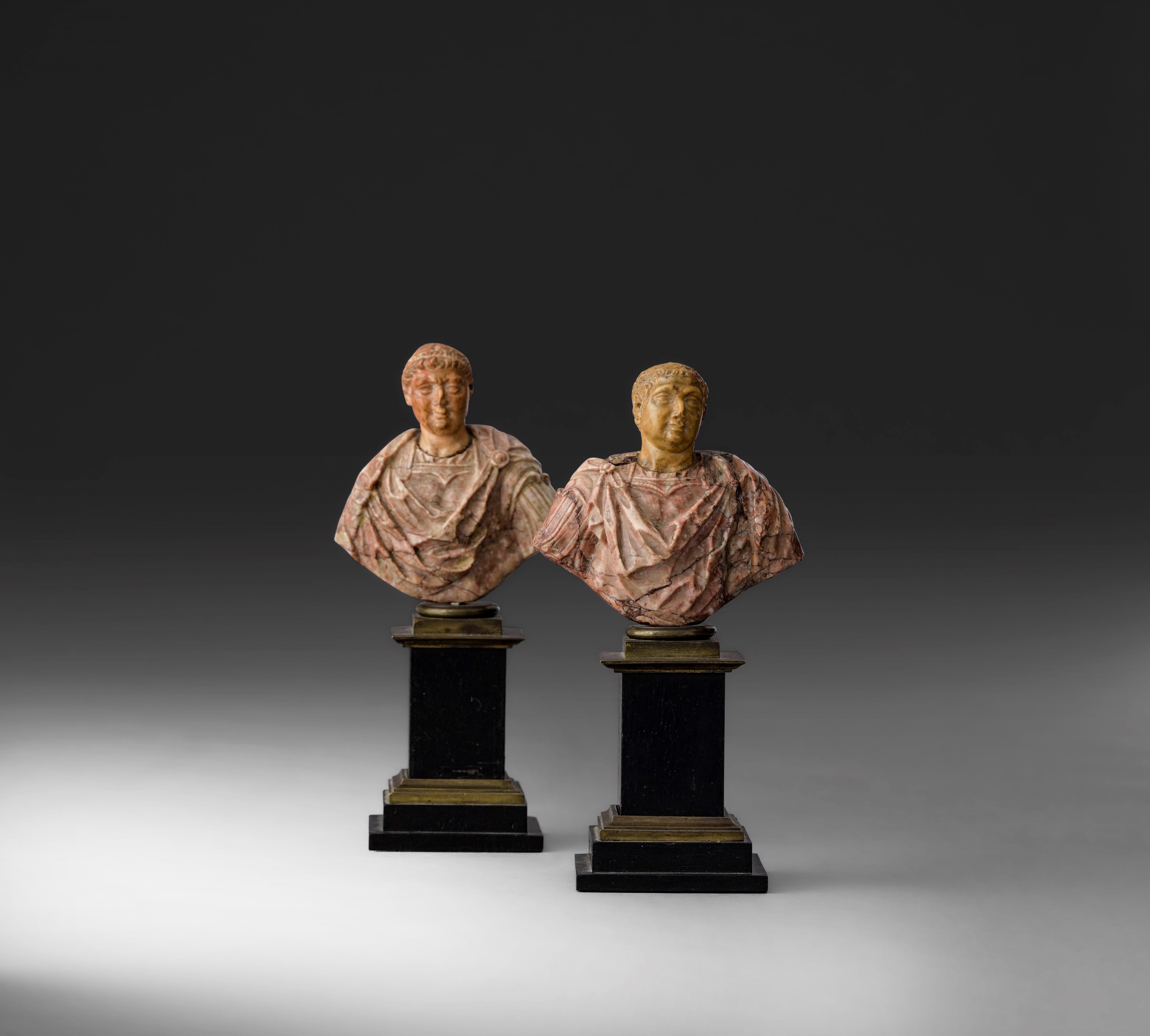 Due busti di imperatori, marmo portasanta e bronzo, arte italiana del XVII secolo