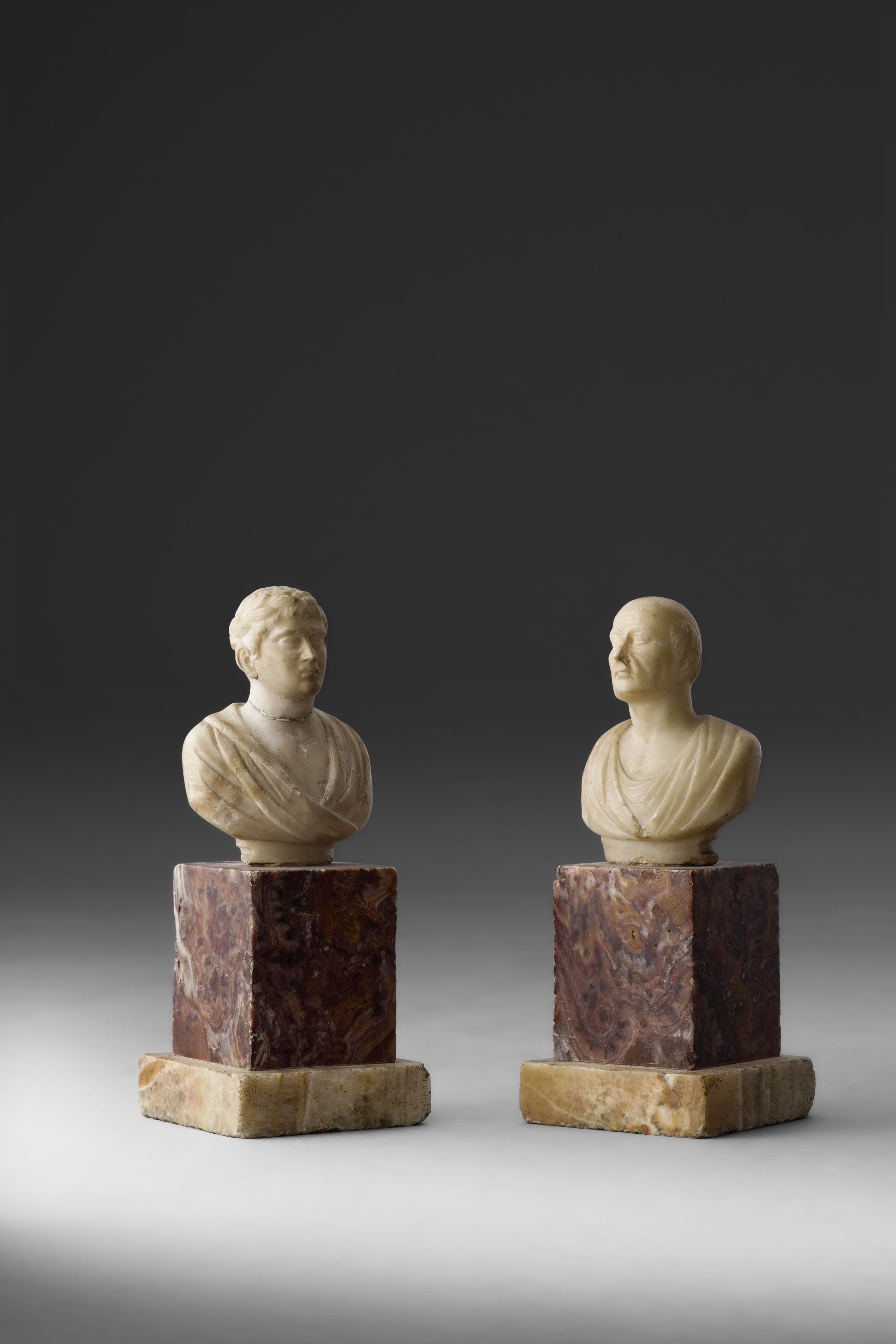 Giulio Cesare e Cesare Augusto, scultura in alabastro, Arte italiana del XVII secolo
