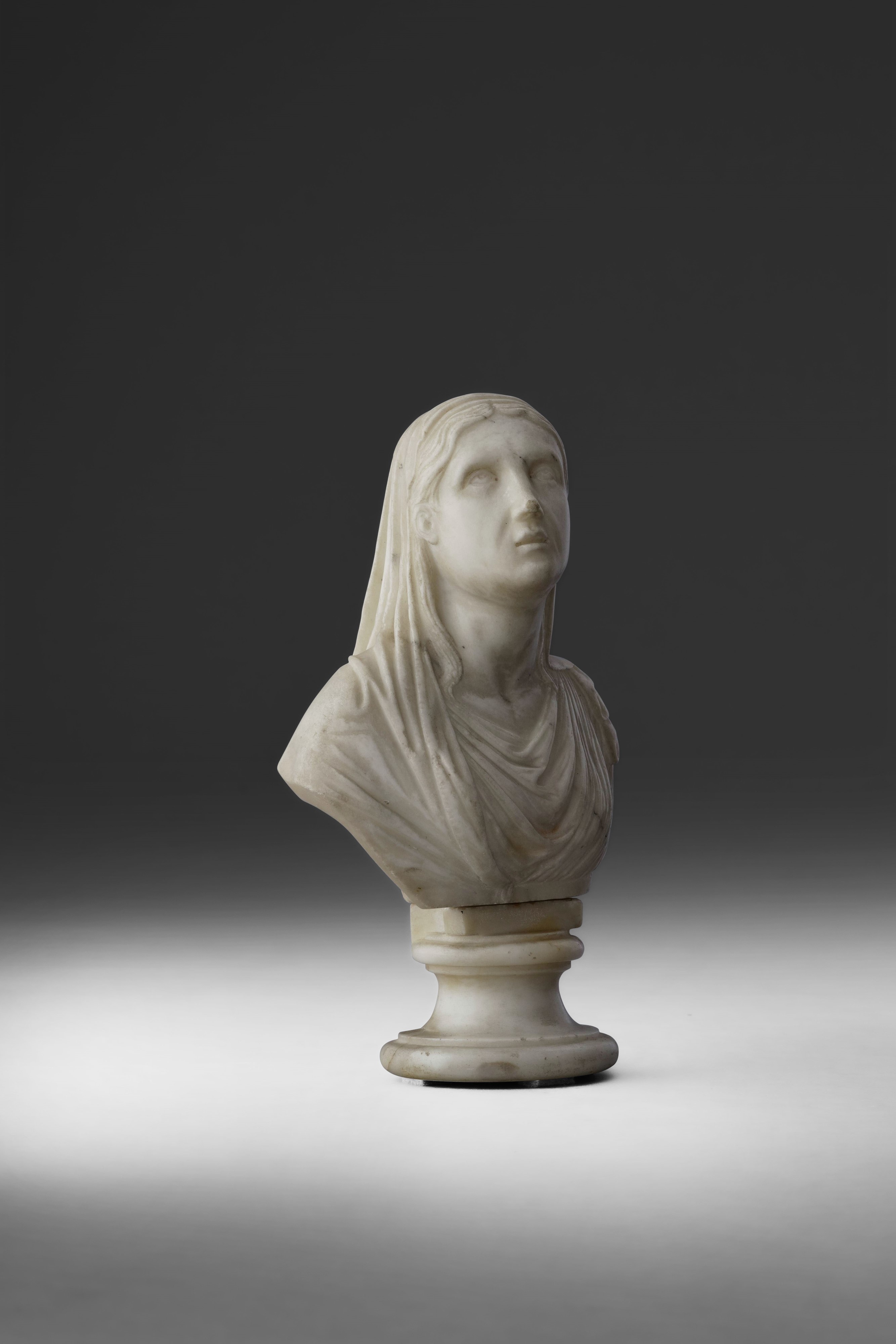 Scultore neoclassico del XIX secolo, Niobe in marmo bianco