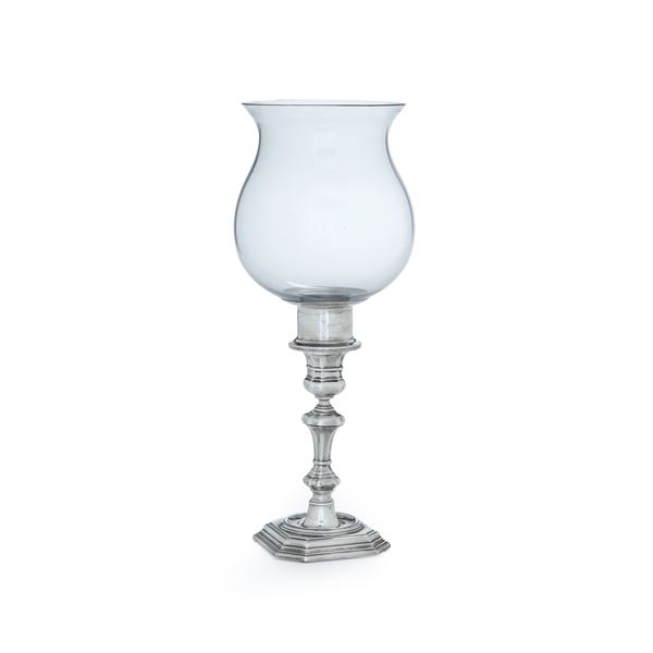 Candeliere con coprifiamma. Argenteria italiana del XX secolo, argentiere Ricci & C. Alessandria