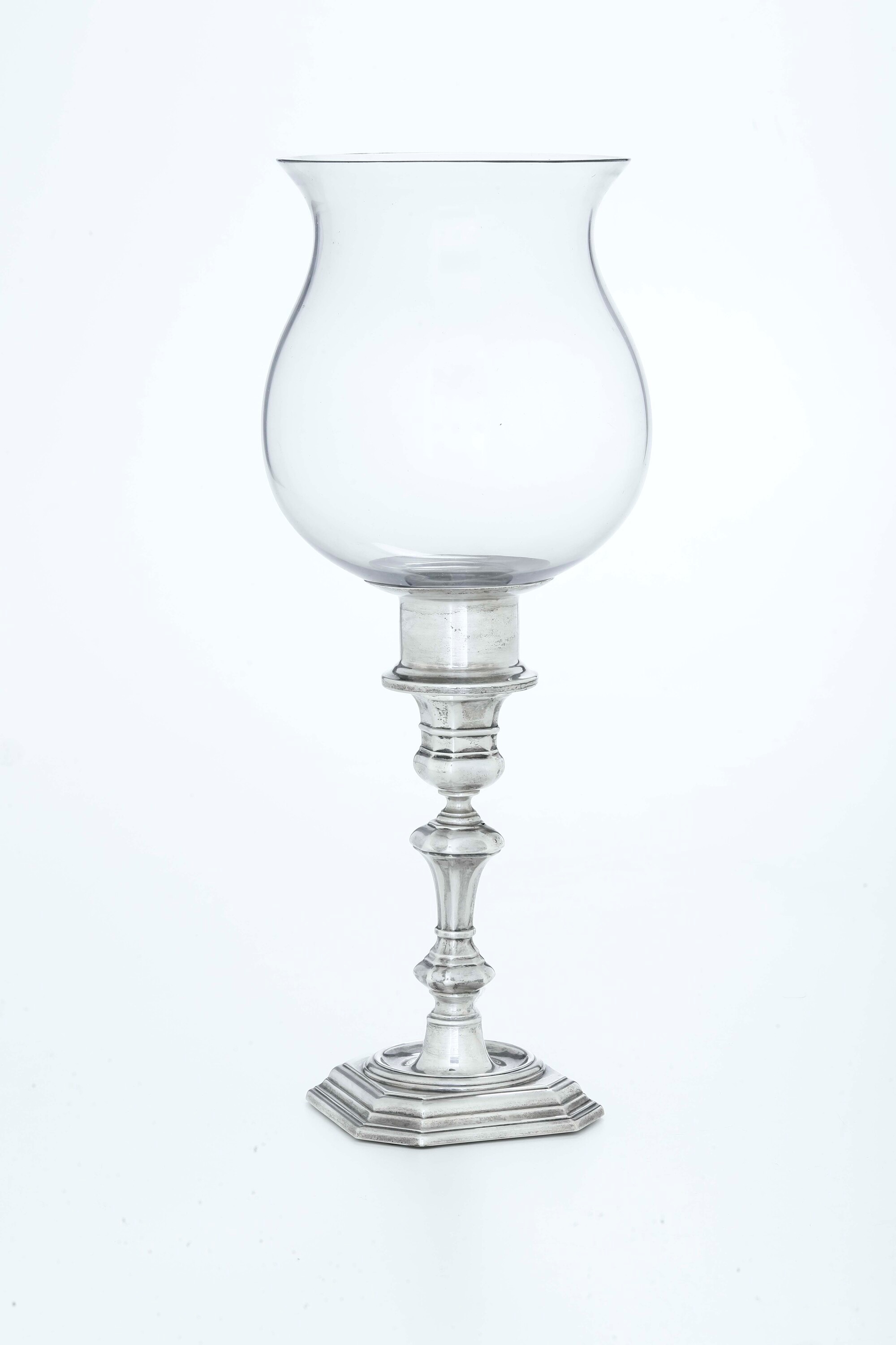 Candeliere con Coprifiamma. Argenteria Italiana del XX Secolo, Argentiere Ricci & C. Alessandria