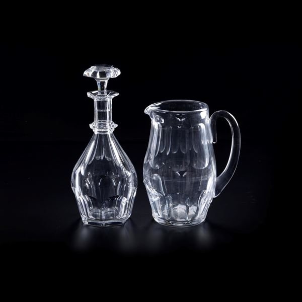 Una bottiglia e una caraffa 