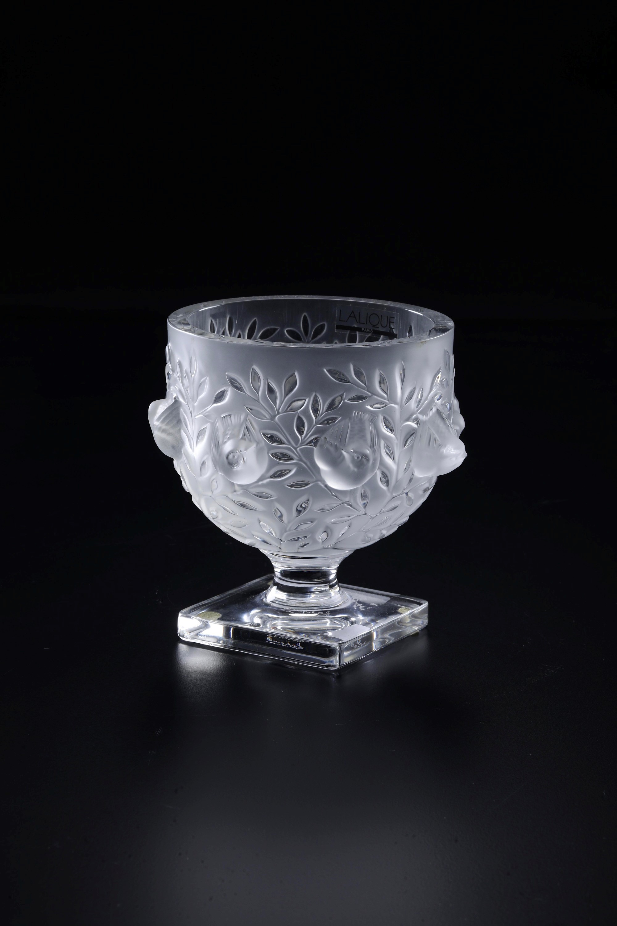 Manifattura Lalique (Francia), Vaso “Elisabeth” in cristallo inciso