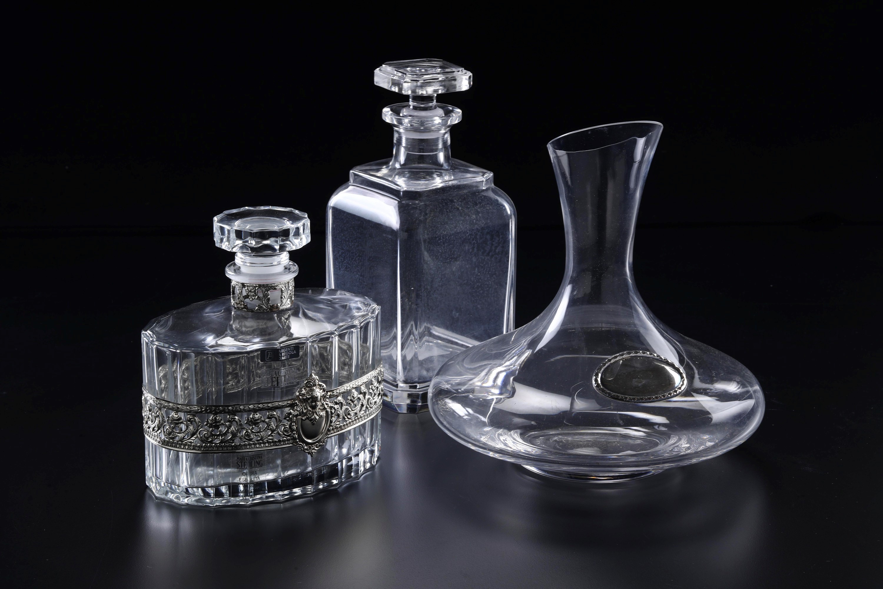 Bottiglia e decanter, cristallo e argento, marca “Sterling”, XX secolo