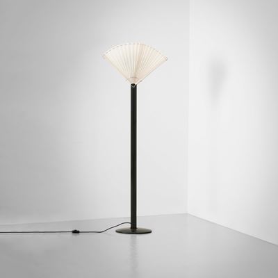 Lampada da terra mod. Butterfly, metallo laccato e tessuto plissé, 1985