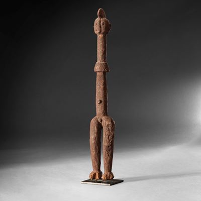 Jukun, Nigeria, Statua in legno con patina crostosa e pigmenti