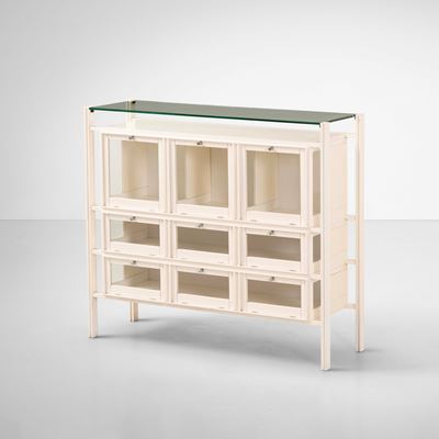 Mobile contenitore in legno laccato con piano in cristallo