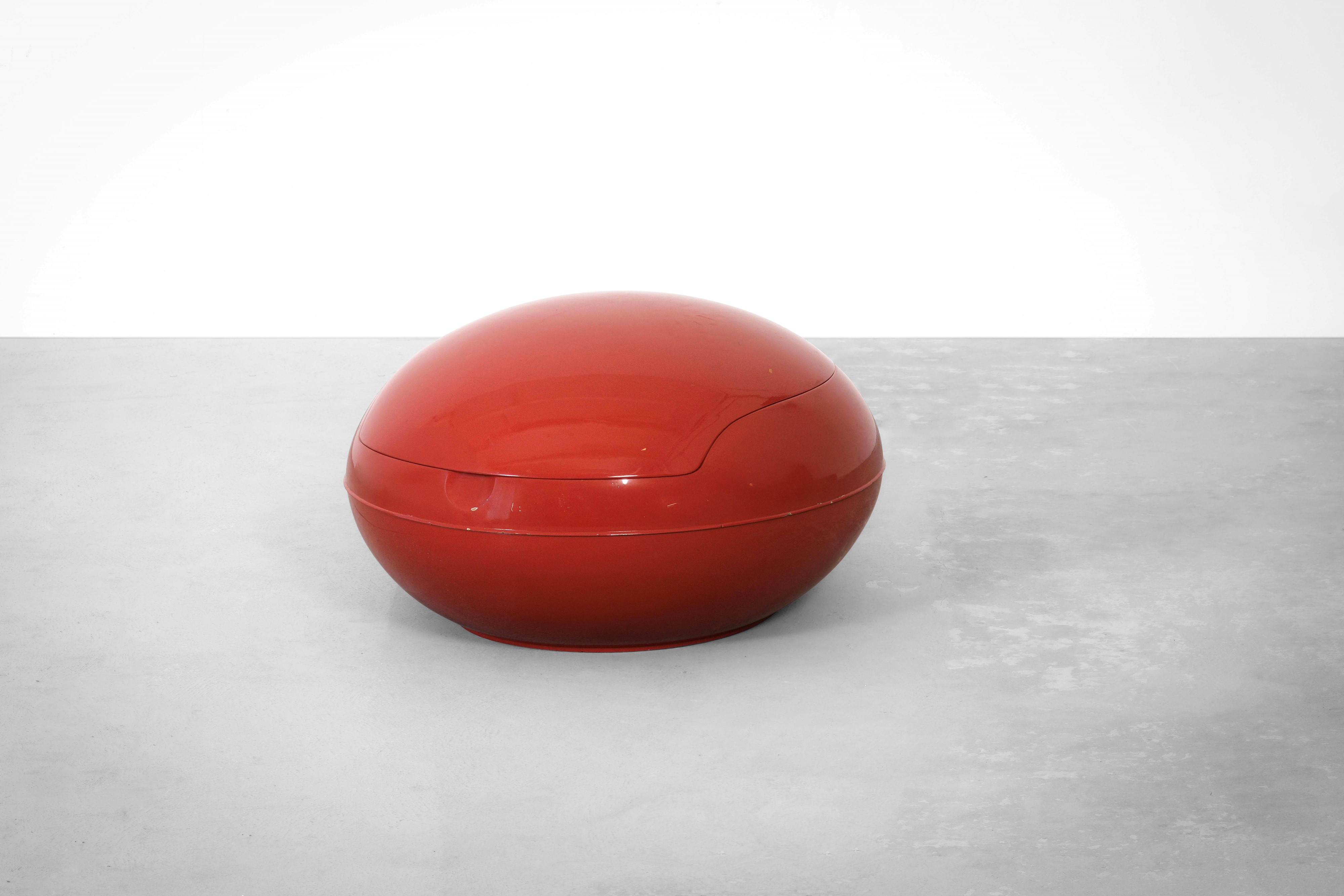 Peter Ghyczy - Poltrona modello Garden Egg, plastica e tessuto, 1968