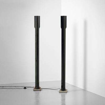 Due lampade da terra mod. Totem in metallo laccato