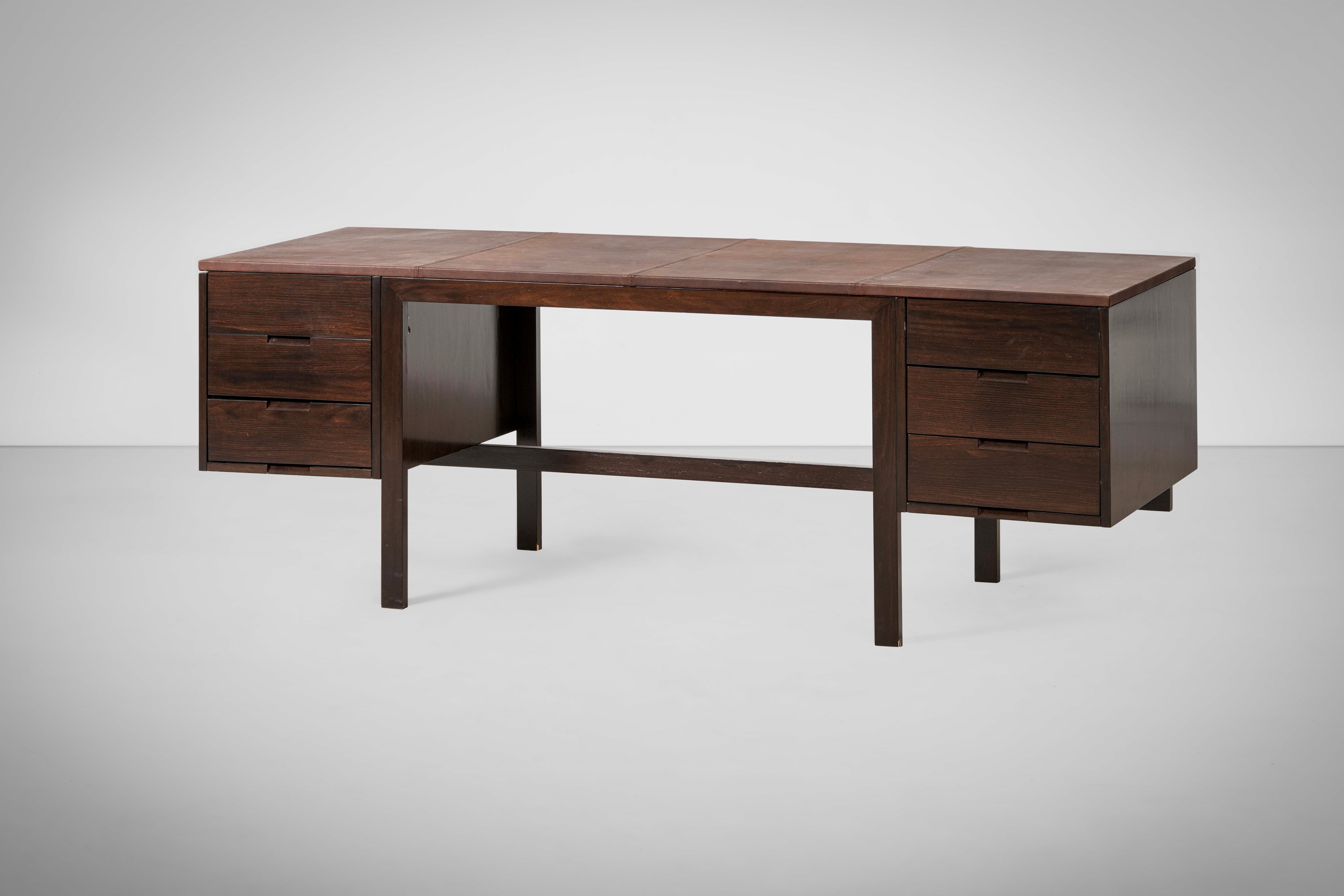 Marcel Breuer - Scrivania modello Canaan, legno e pelle, Italia, circa 1950