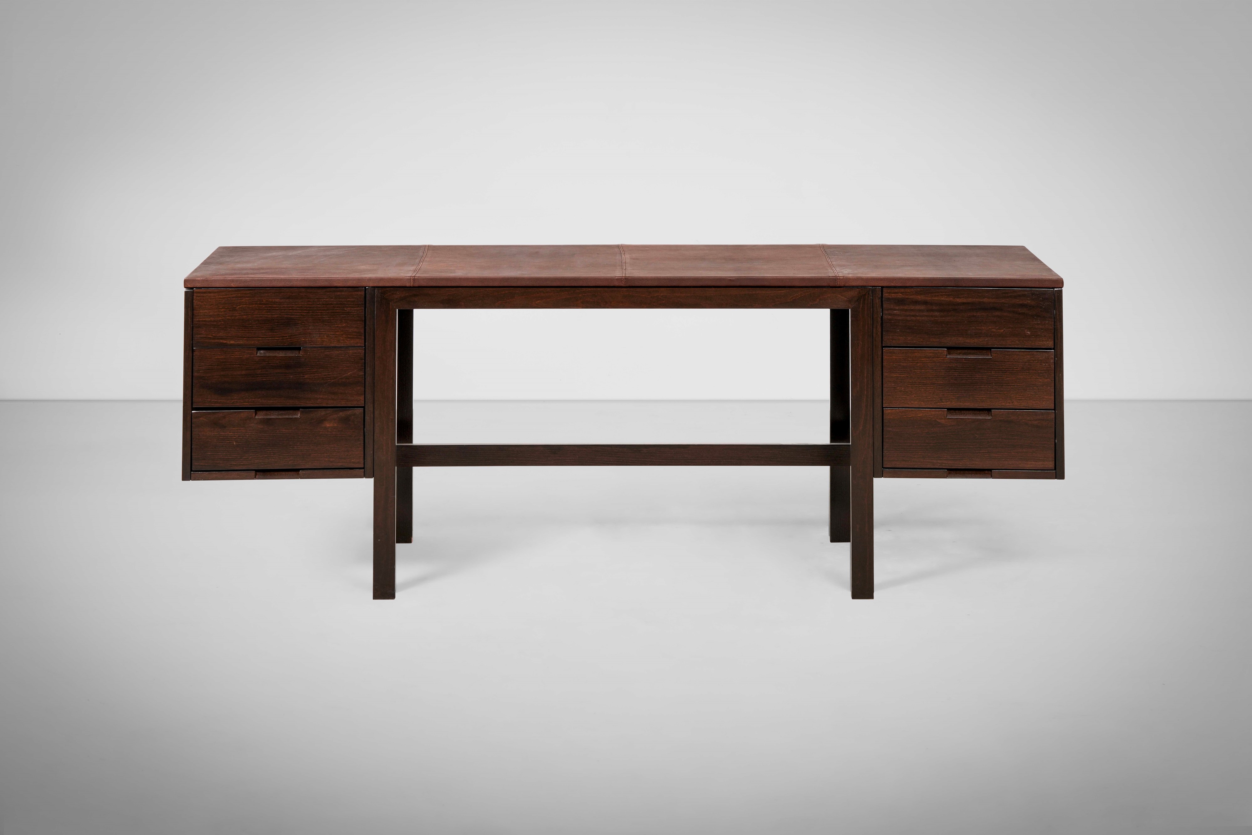Marcel Breuer - Scrivania modello Canaan, legno e pelle, Italia, circa 1950