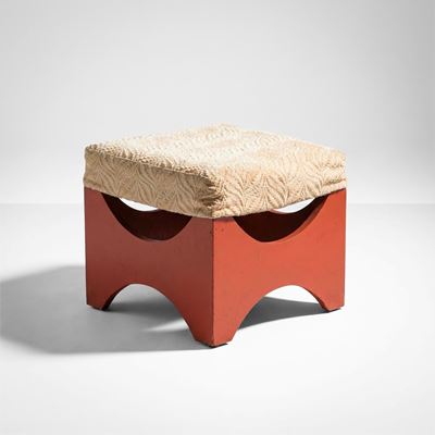 Sgabello in legno laccato con rivestimento in tessuto