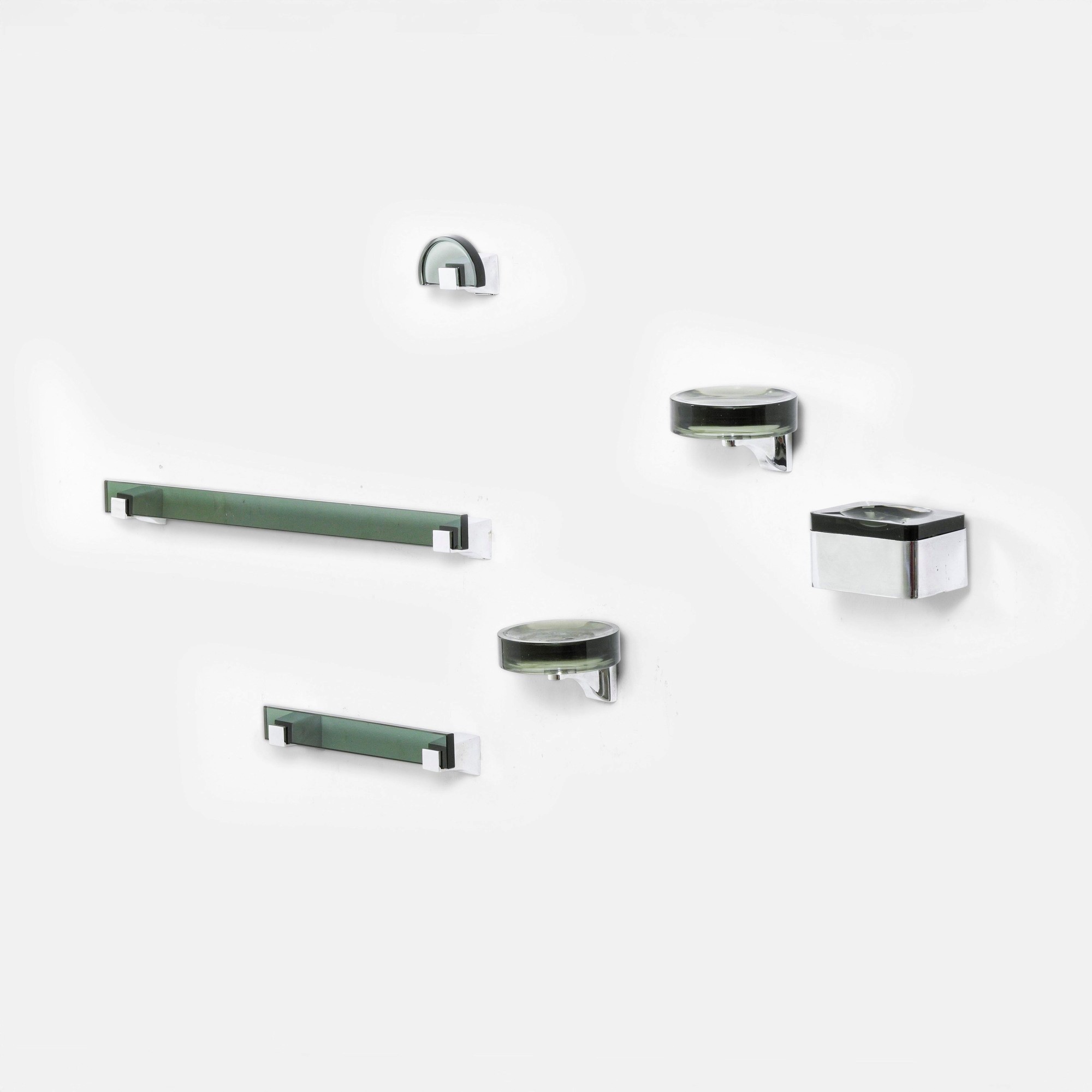 Fontana Arte - Set da bagno in metallo cromato e vetro colorato
