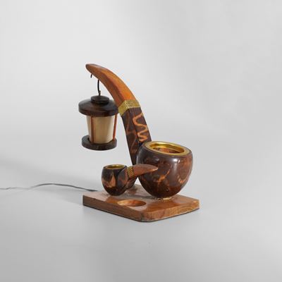 Lampada da tavolo in legno e impiallacciato con dettagli in ottone