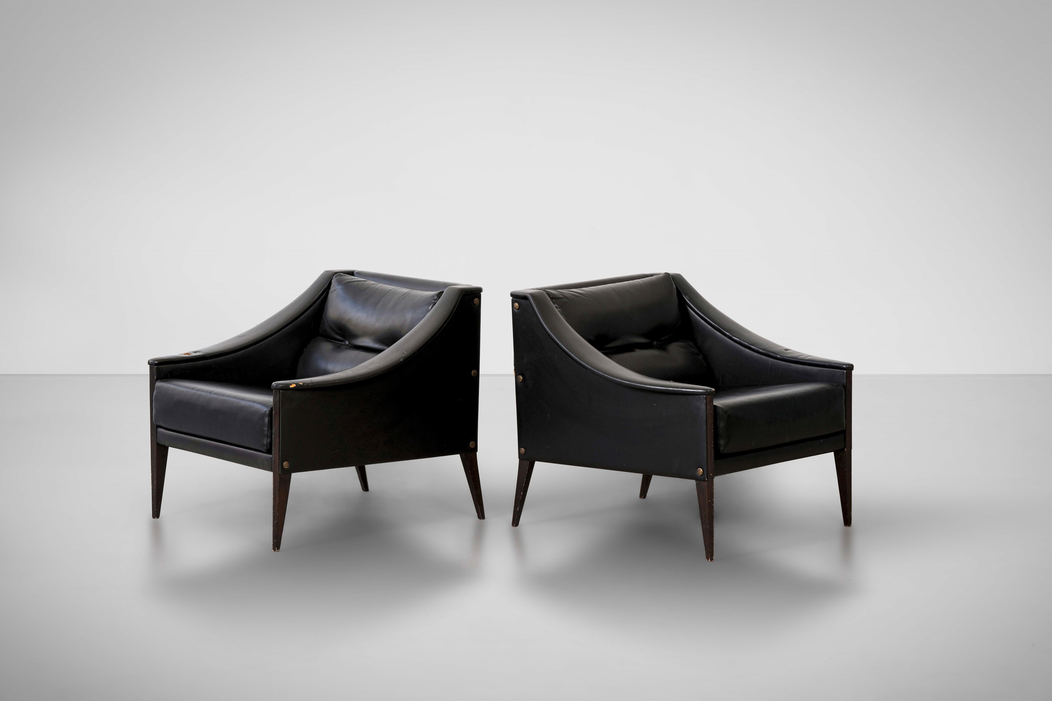 Gio Ponti - Due poltrone modello Dezza, legno e skai, Italia 1965