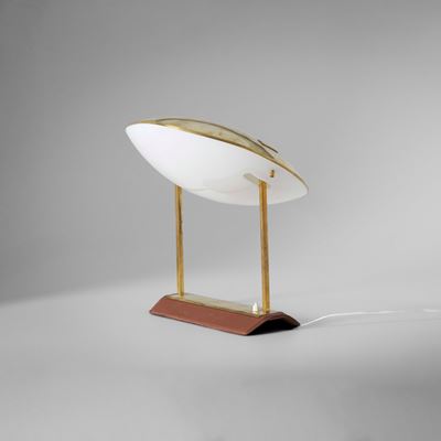 Lampada da tavolo modello 8050, ottone, pelle e perspex opalino