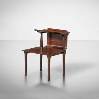 Comodino in legno laminato e curvato