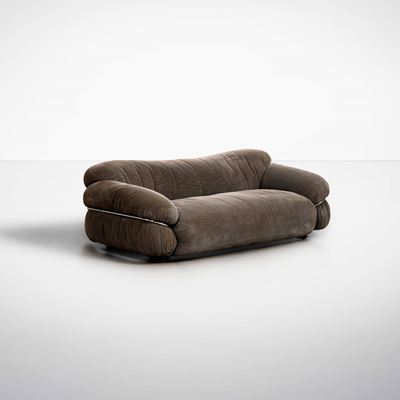 Divano mod. Sessan, struttura in legno e acciaio tubolare con rivestimento in velluto