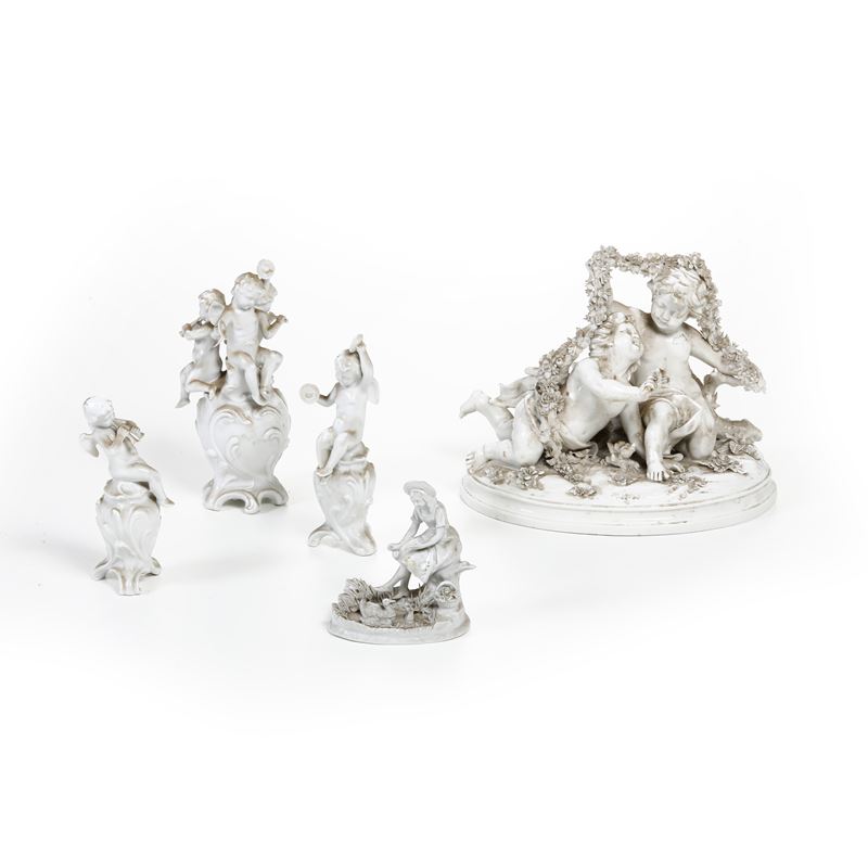 Cinque sculture in porcellana. Manifatture diverse, XX secolo.  - Asta Maioliche, Porcellane e Vetri - Cambi Casa d'Aste