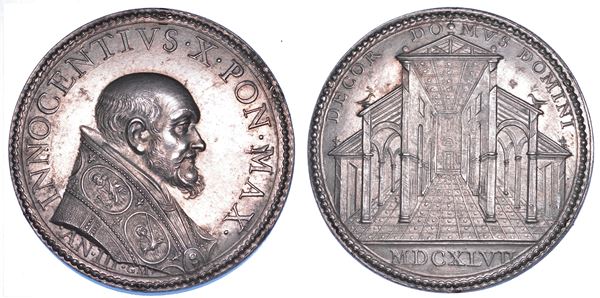 STATO PONTIFICIO. INNOCENZO X (Giovanni Battista Pamphilj ), 1644-1655. Medaglia annuale in argento 1647/A. III.
